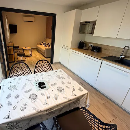 Chez Fred Et Marie Homestay *